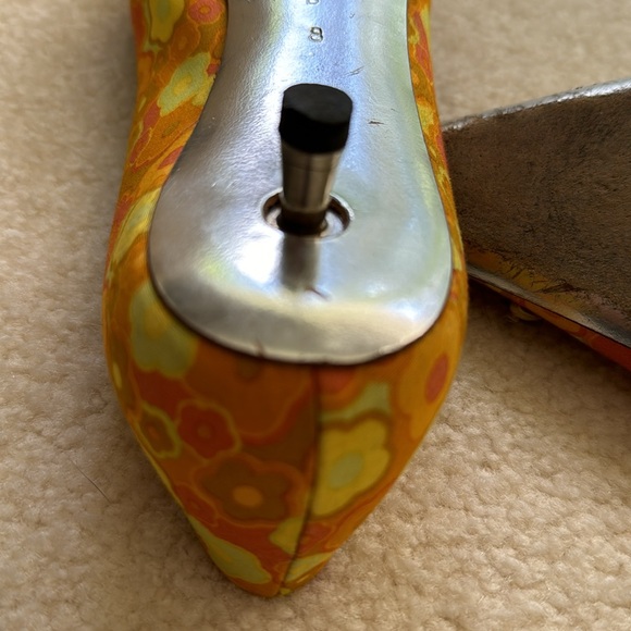 Sigerson Morrison retro Flower Power print pointy toe lace up kitten heel pumps - Picture 8 of 8